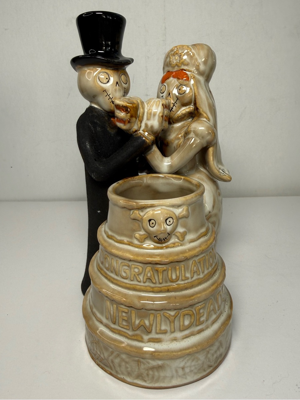 2010 Yankee Candle Congratulations Newlydeads Candle Holder Boney Bunch skeleton